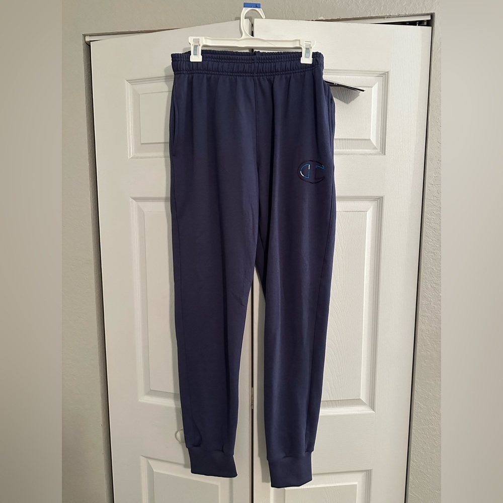 Champion Men’s sweat pants blue size large. Never been used still with tag